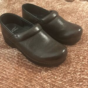 Dansko Professional Antique Leather Slip Resistant Clogs 37 or 6.5/7